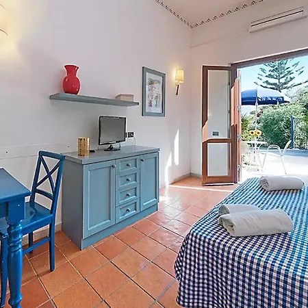 Villaggio Cala Mancina Aparthotel 4*
