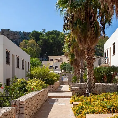 Villaggio Cala Mancina Aparthotel 4*