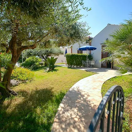 Villaggio Cala Mancina 4*