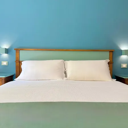 Villaggio Cala Mancina 아파트호텔 4*