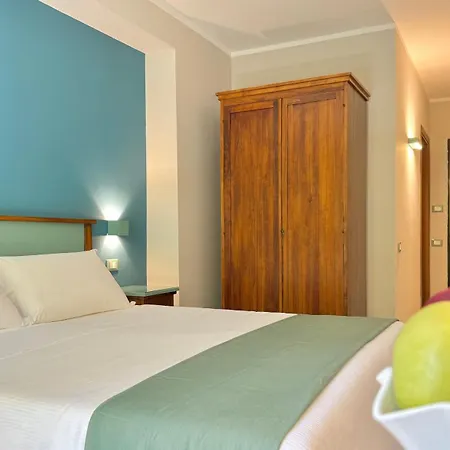 Villaggio Cala Mancina 4* 산비토로카포