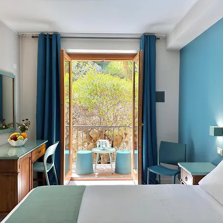 Villaggio Cala Mancina 아파트호텔 4*